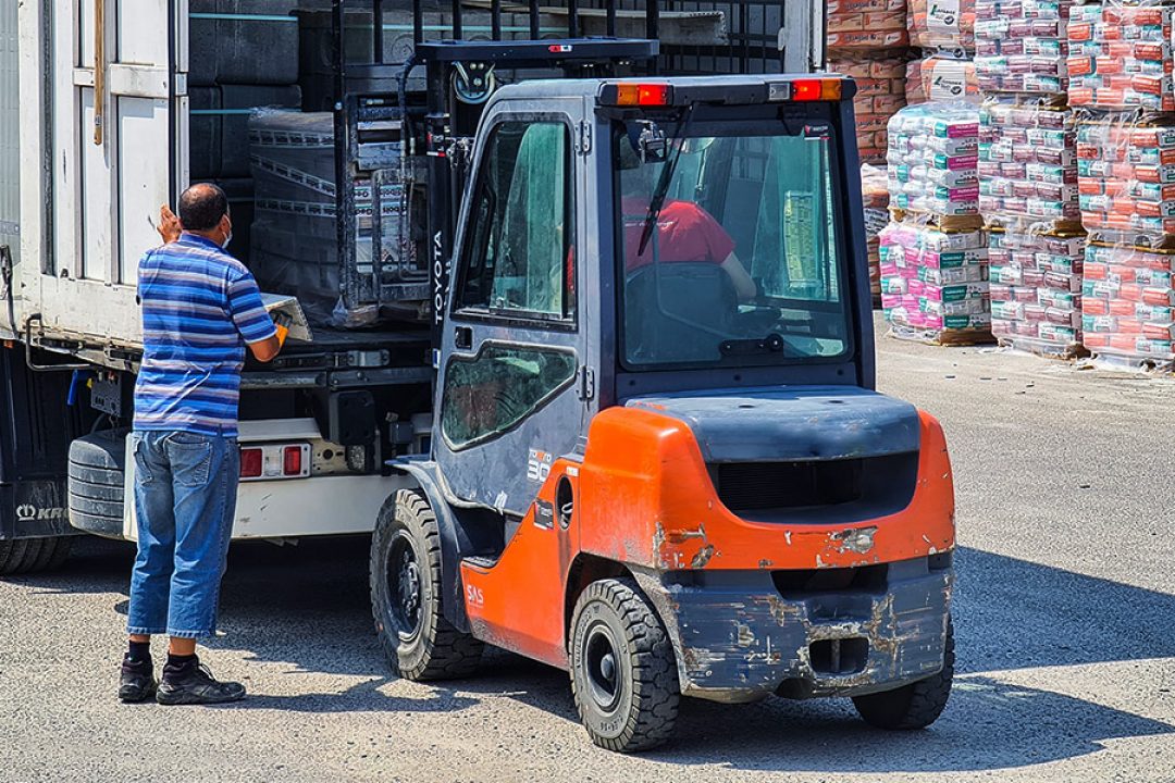 Peligros de que el conductor realice la carga y descarga